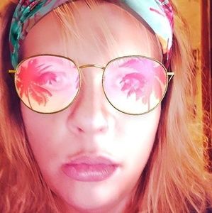 Meet your Posher, Renee